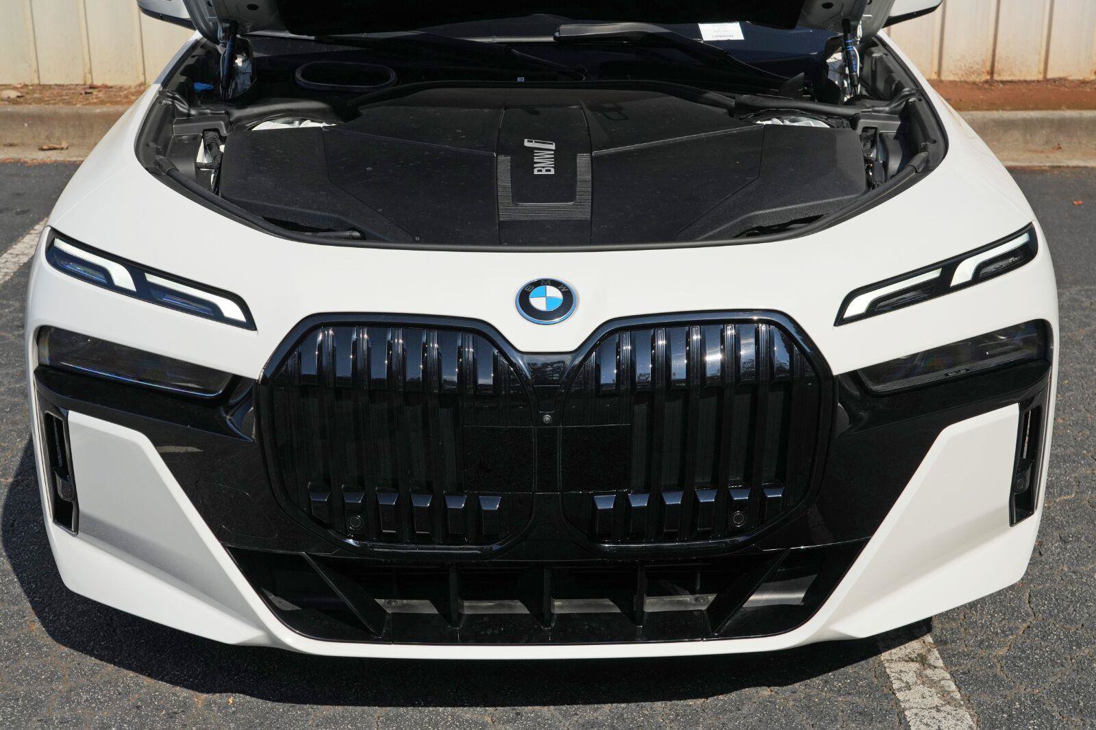 Used 2024 BMW i7 xDrive60 AWD/4WD image 7