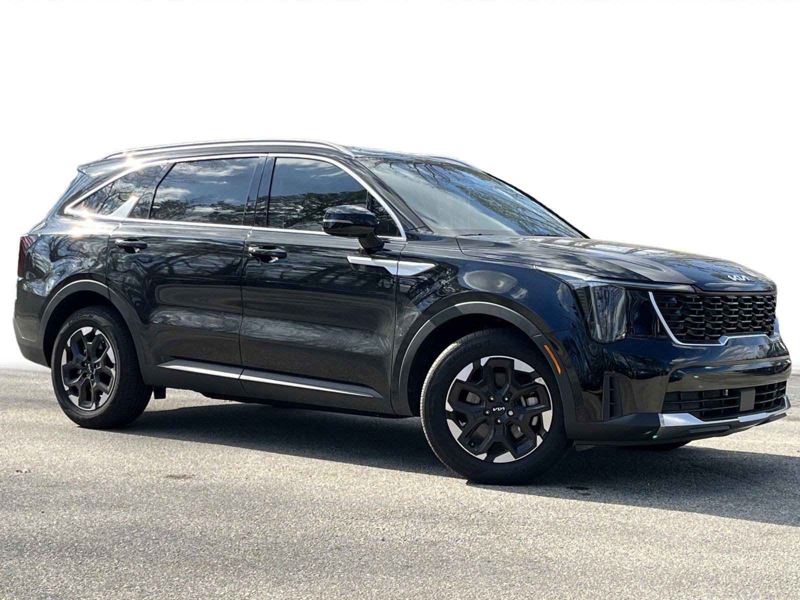 Certified 2025 Kia Sorento S image 2