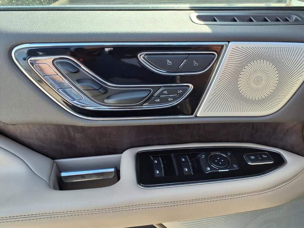 Used 2022 Lincoln Navigator L Reserve AWD/4WD image 21