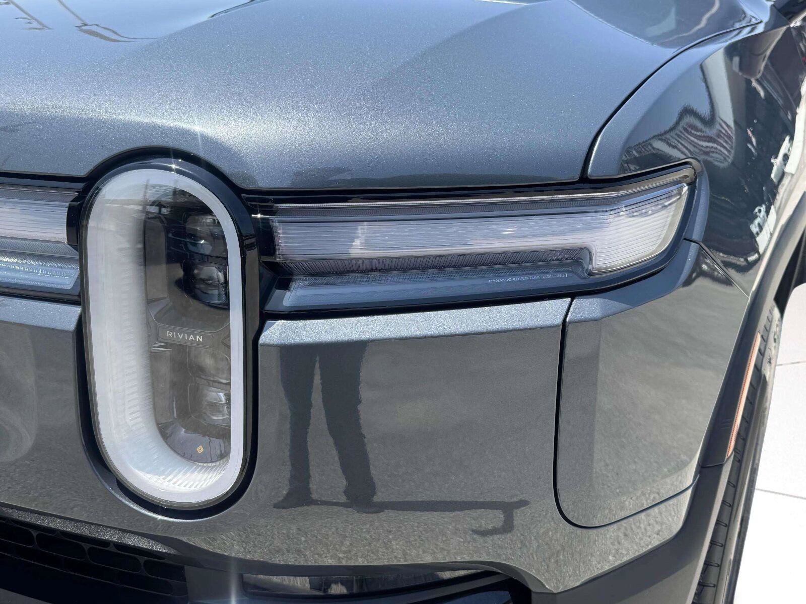 Used 2025 Rivian R1S Adventure AWD/4WD image 13