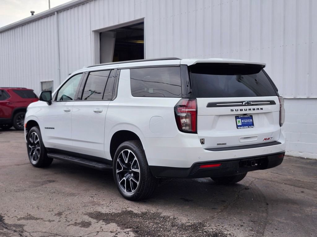 Used 2024 Chevrolet Suburban RST w/ Luxury Package image 3