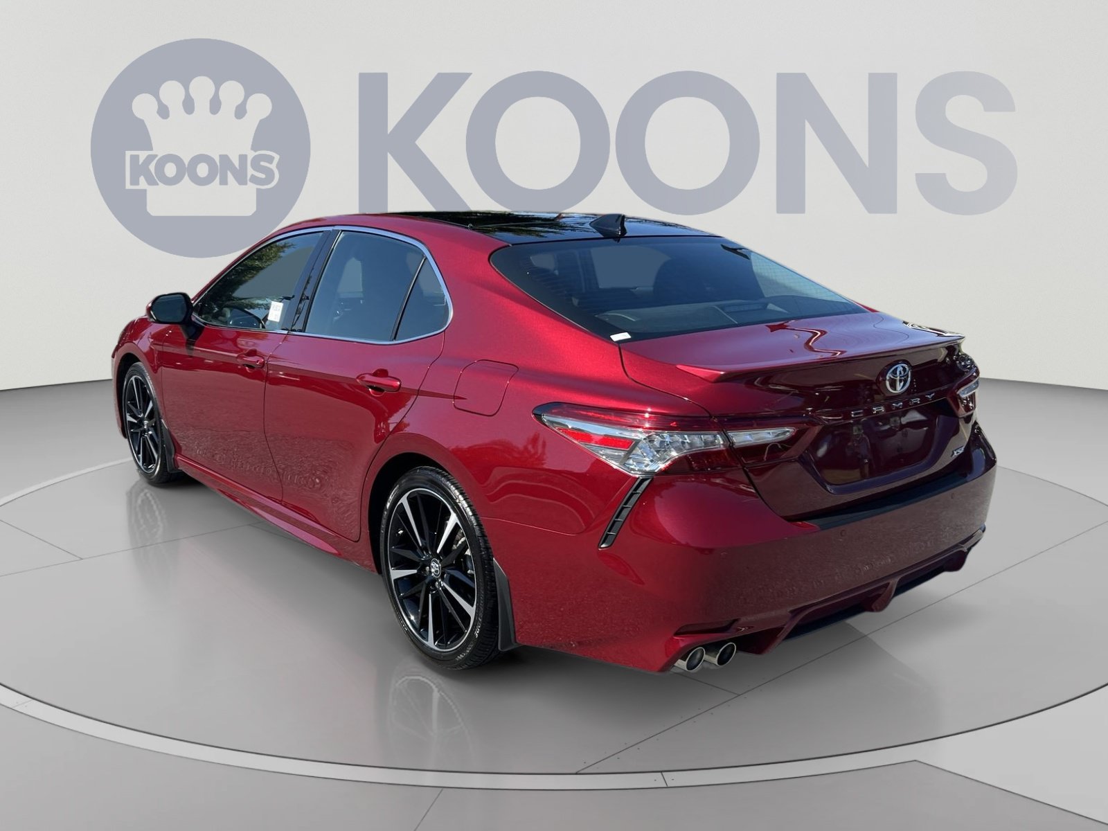 Used 2018 Toyota Camry XSE w/ Four Season Floor Mat Package FWD image 4