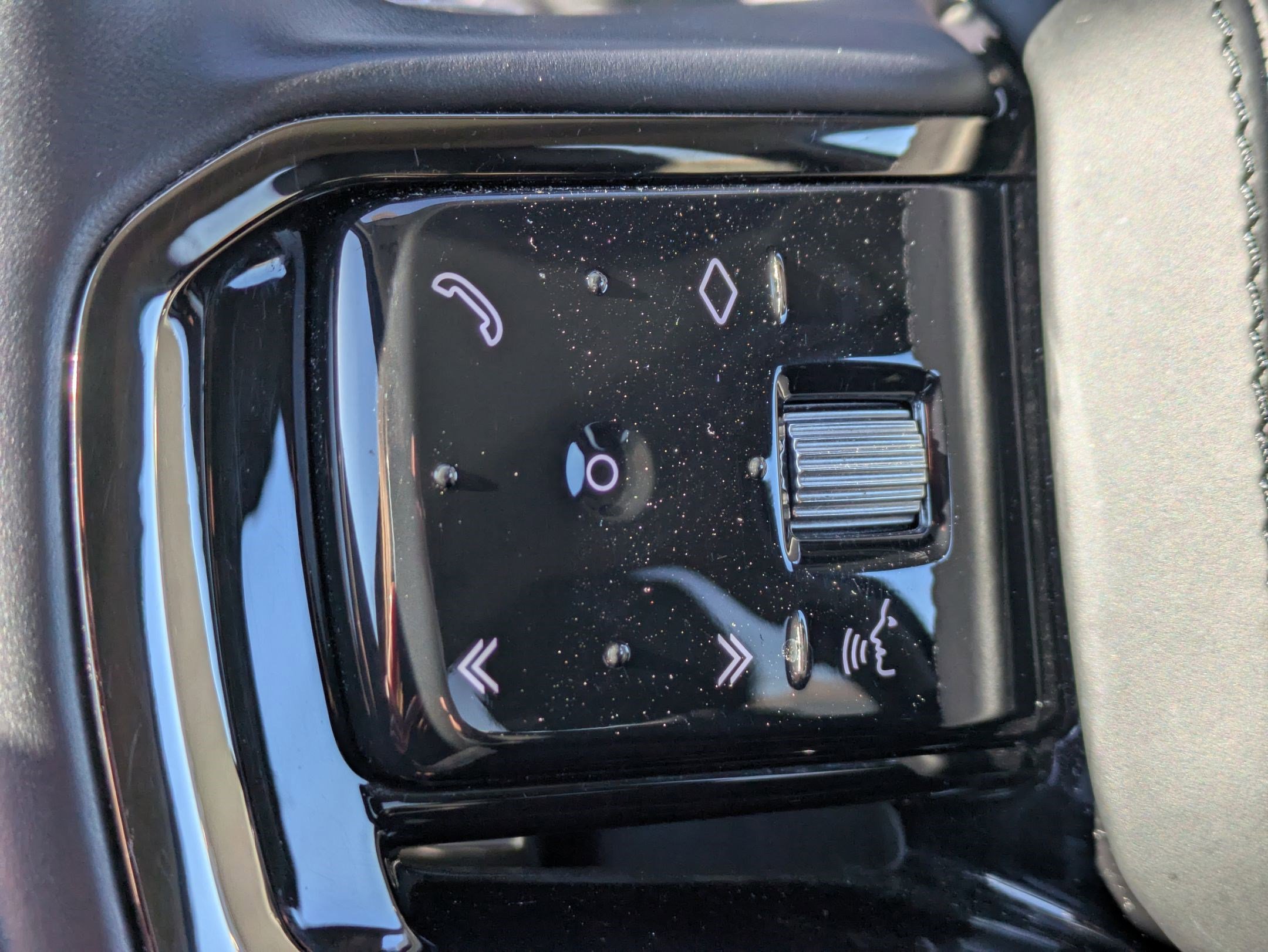 Certified 2024 Land Rover Range Rover Velar S image 16