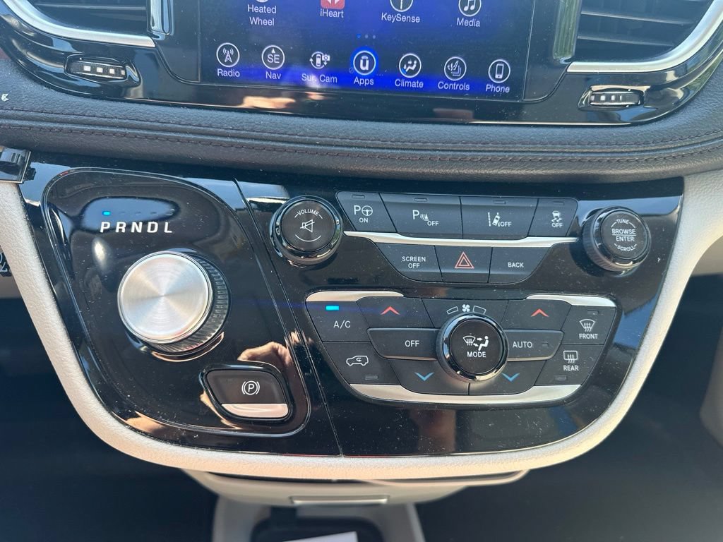 Used 2017 Chrysler Pacifica Limited FWD image 21