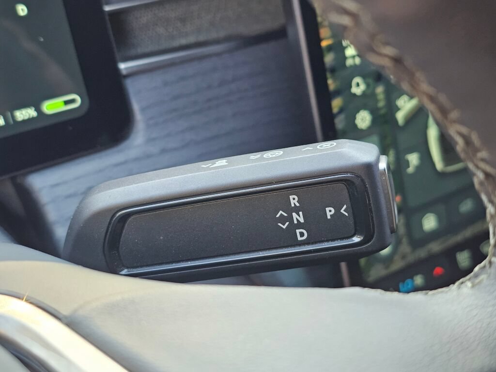 Used 2025 Rivian R1S Adventure Dual AWD/4WD image 15