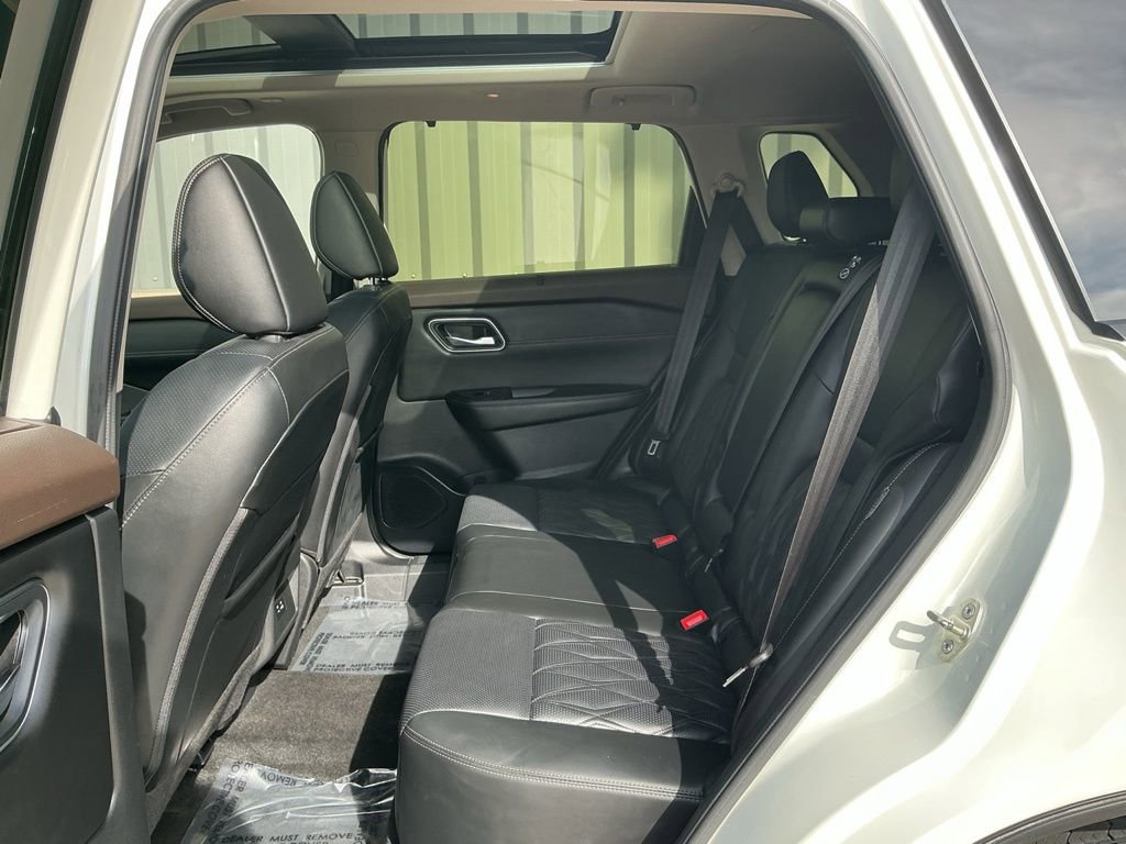 Used 2023 Nissan Rogue Platinum image 17