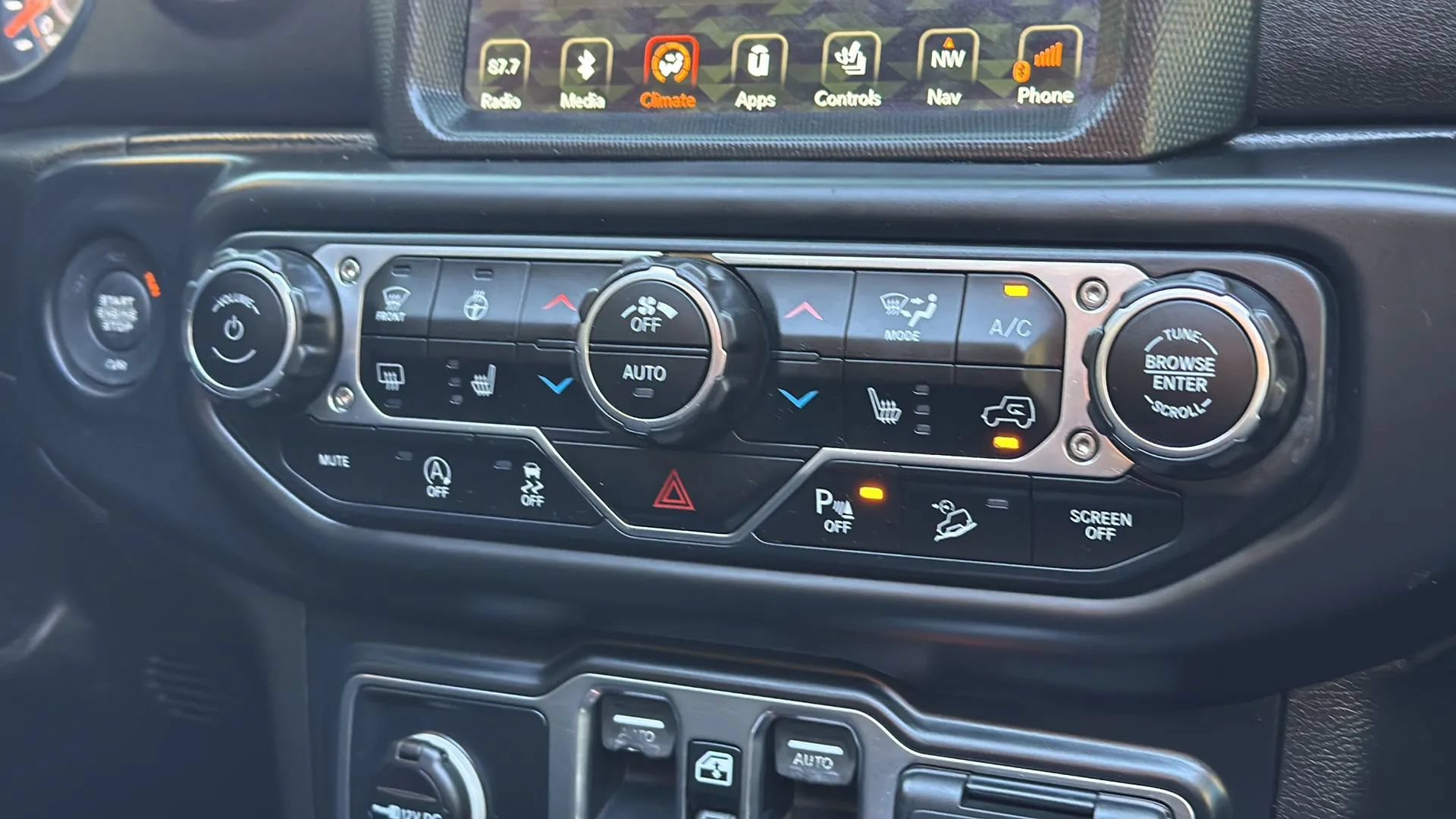 Used 2019 Jeep Wrangler Unlimited Sahara w/ Quick Order Package 24M Moab AWD/4WD image 40