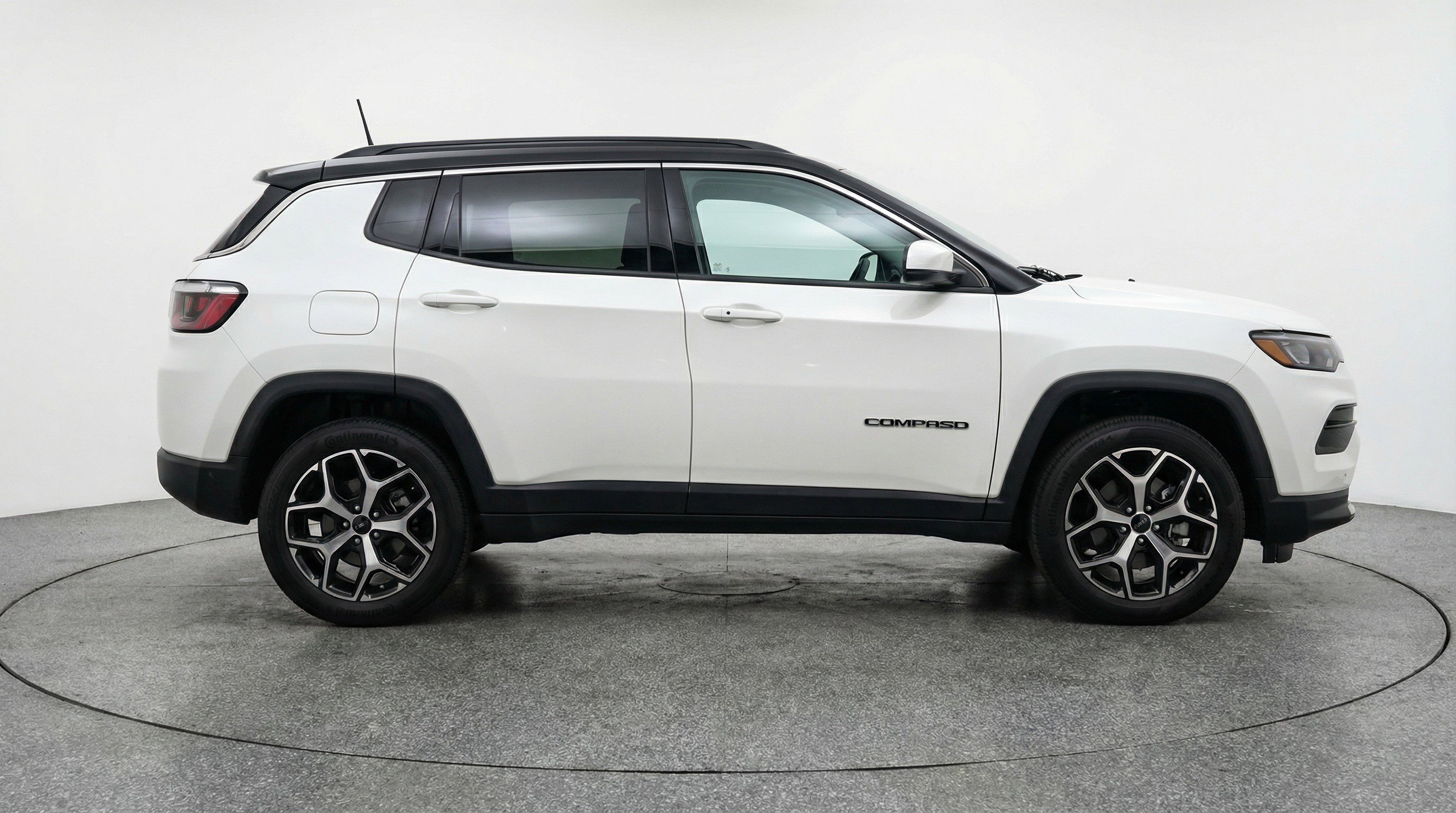 Used 2025 Jeep Compass Limited AWD/4WD image 11