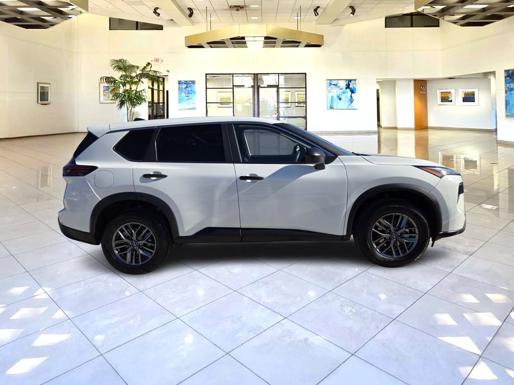 Used 2024 Nissan Rogue S image 8