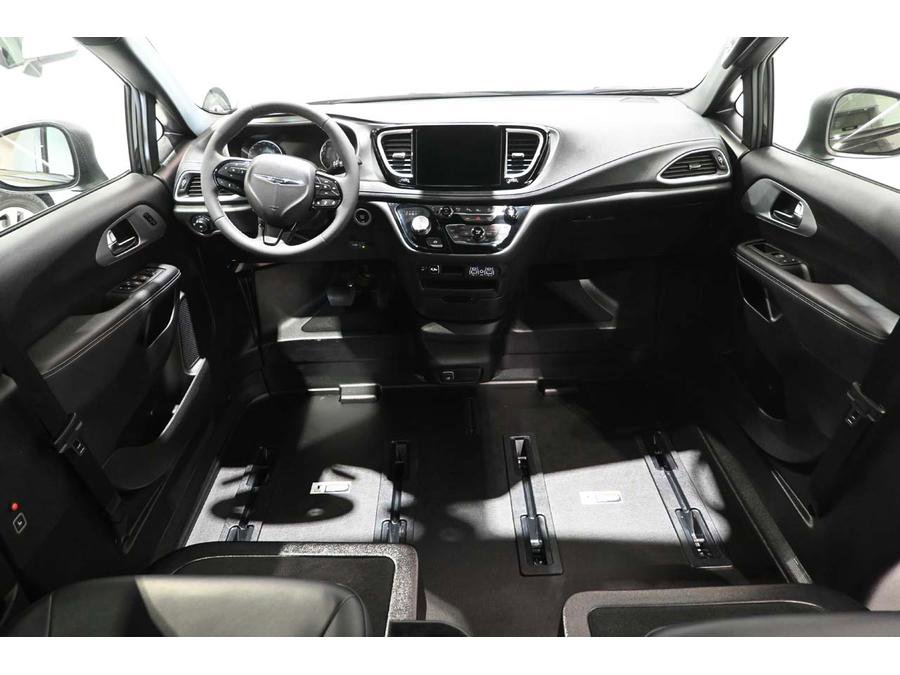 Used 2023 Chrysler Pacifica Touring-L w/ S Appearance Package image 22