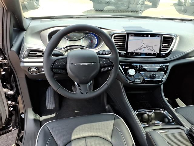 New 2027 Chrysler Pacifica Limited FWD image 10