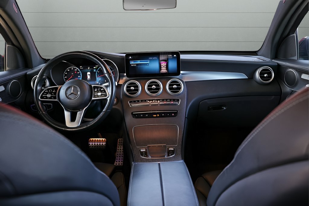 Used 2022 Mercedes-Benz GLC 300 4MATIC Coupe image 26