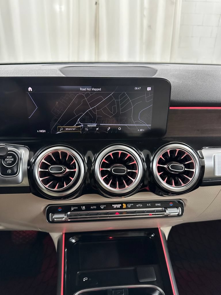 Used 2022 Mercedes-Benz GLB 250 4MATIC image 21