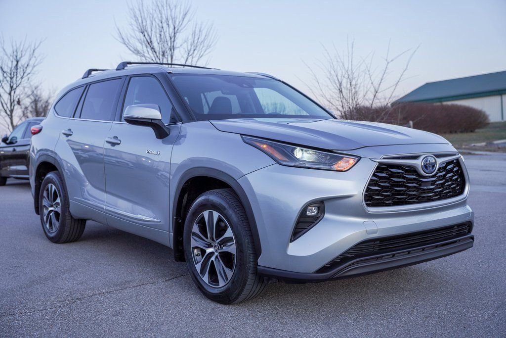 Used 2021 Toyota Highlander XLE FWD image 10