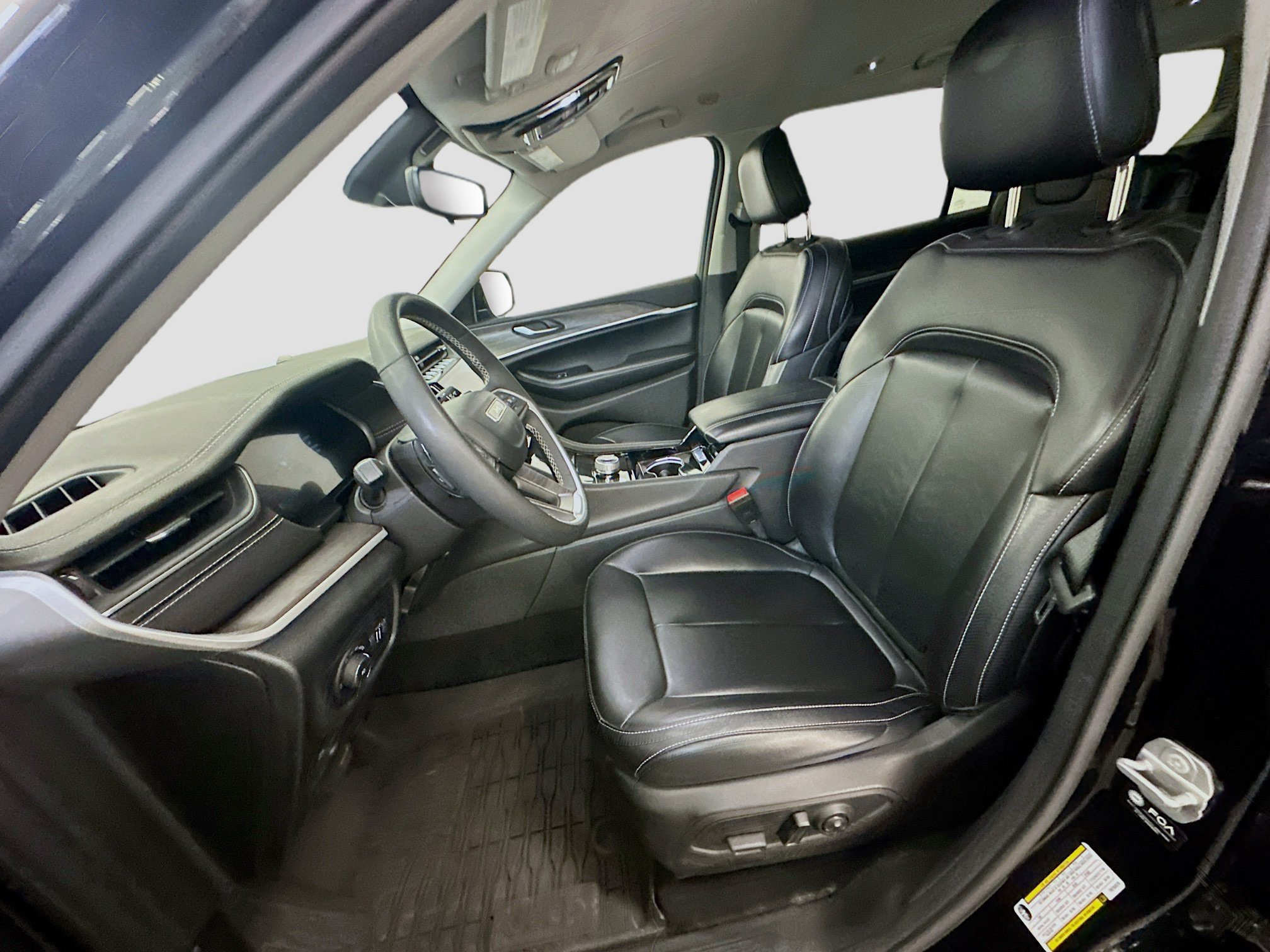 Used 2023 Jeep Grand Cherokee L Limited AWD/4WD image 13