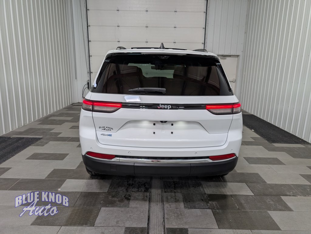 Used 2023 Jeep Grand Cherokee 4WD 4xe w/ Luxury Tech Group II image 3