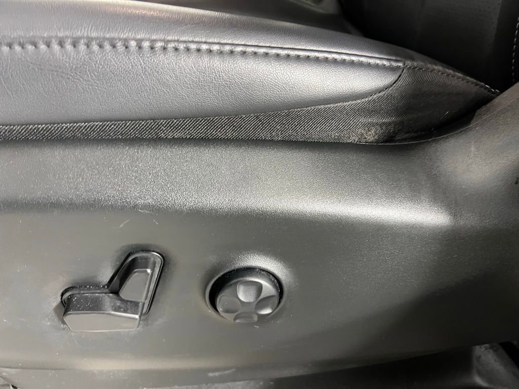 Used 2024 Chrysler Pacifica Touring-L image 24