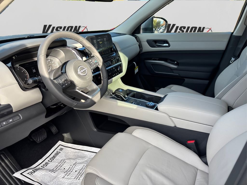 New 2025 Nissan Pathfinder SL image 9