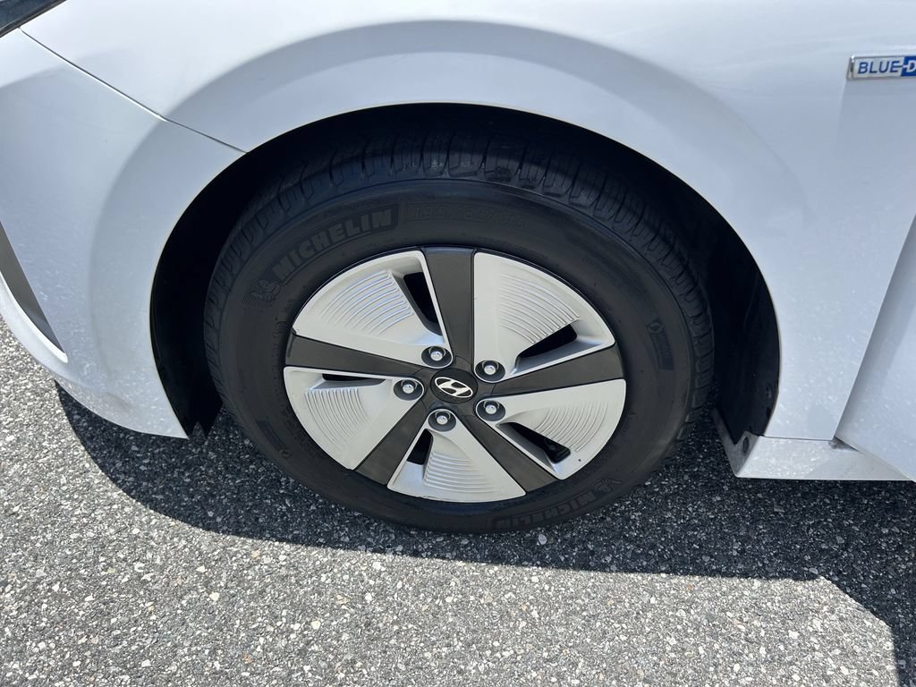 Used 2017 Hyundai Ioniq Blue FWD image 35