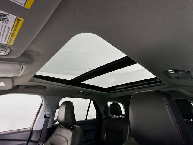 Used 2022 Ford Explorer Limited w/ Equipment Group 301A image 23