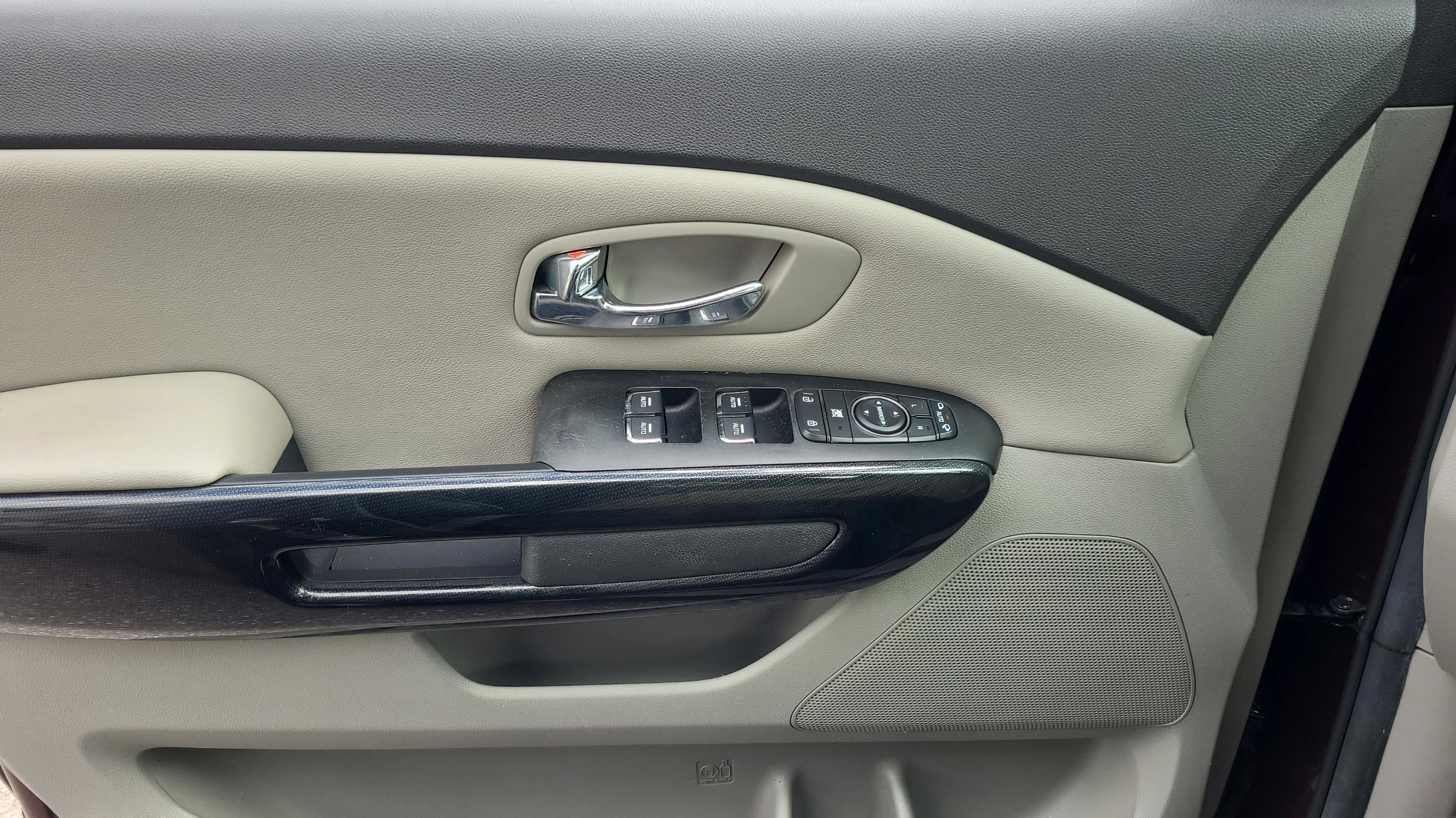 Used 2017 Kia Sedona EX image 24