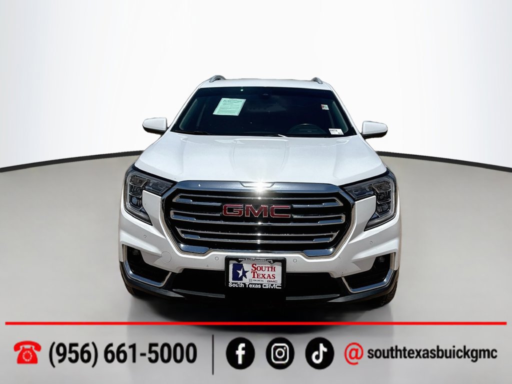 Used 2022 GMC Terrain SLT w/ Tech Package FWD image 2