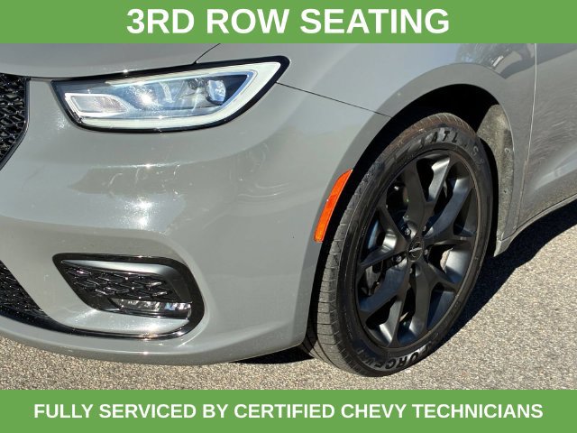 Used 2025 Chrysler Pacifica Limited FWD image 13