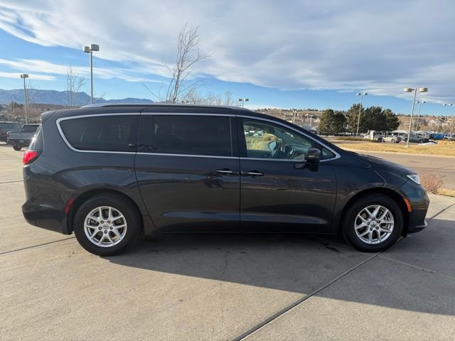 Used 2021 Chrysler Pacifica Touring-L image 9