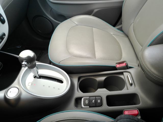 Used 2019 Kia Soul EV + w/ Sun & Fun Package image 41