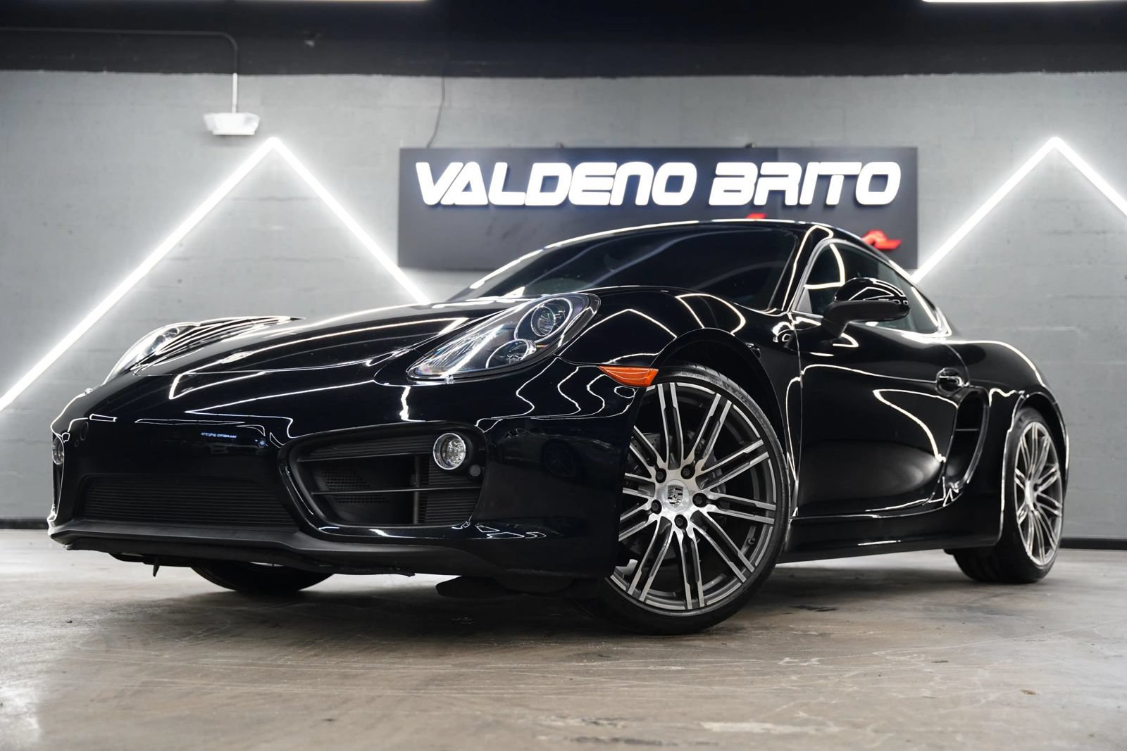 Used 2016 Porsche Cayman RWD image 2