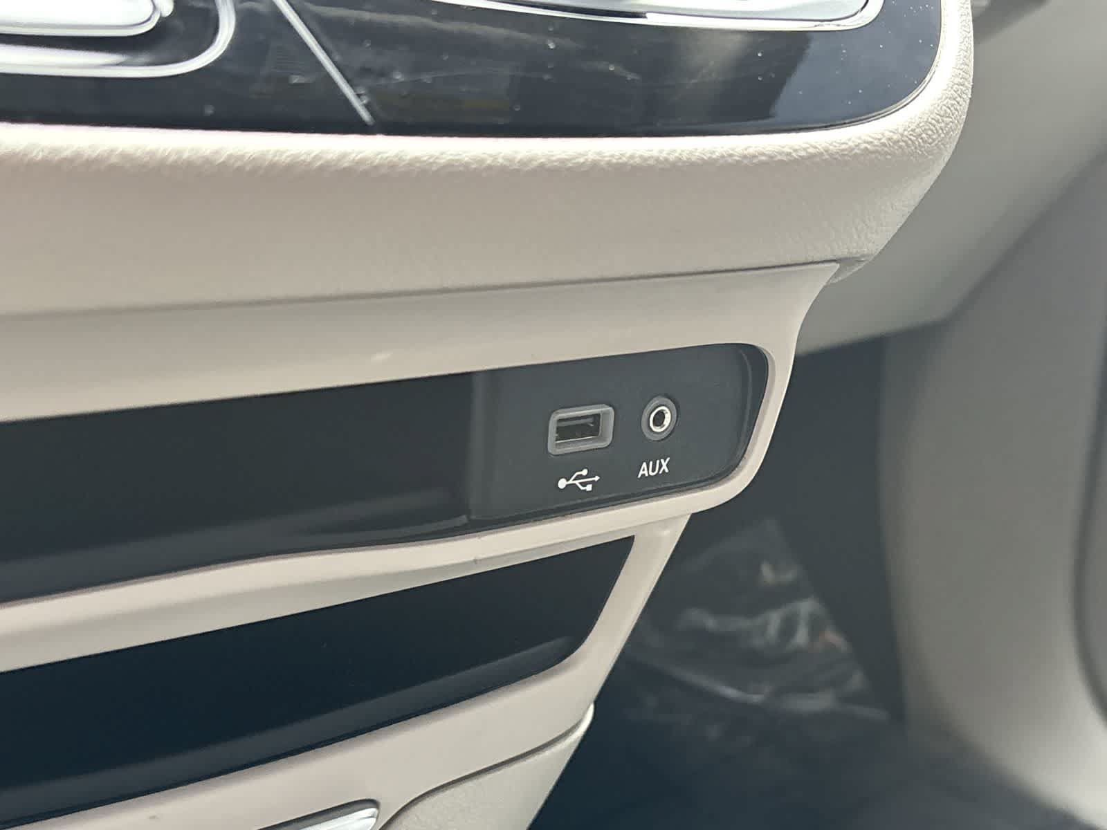Certified 2020 Chrysler Voyager Lxi FWD image 26