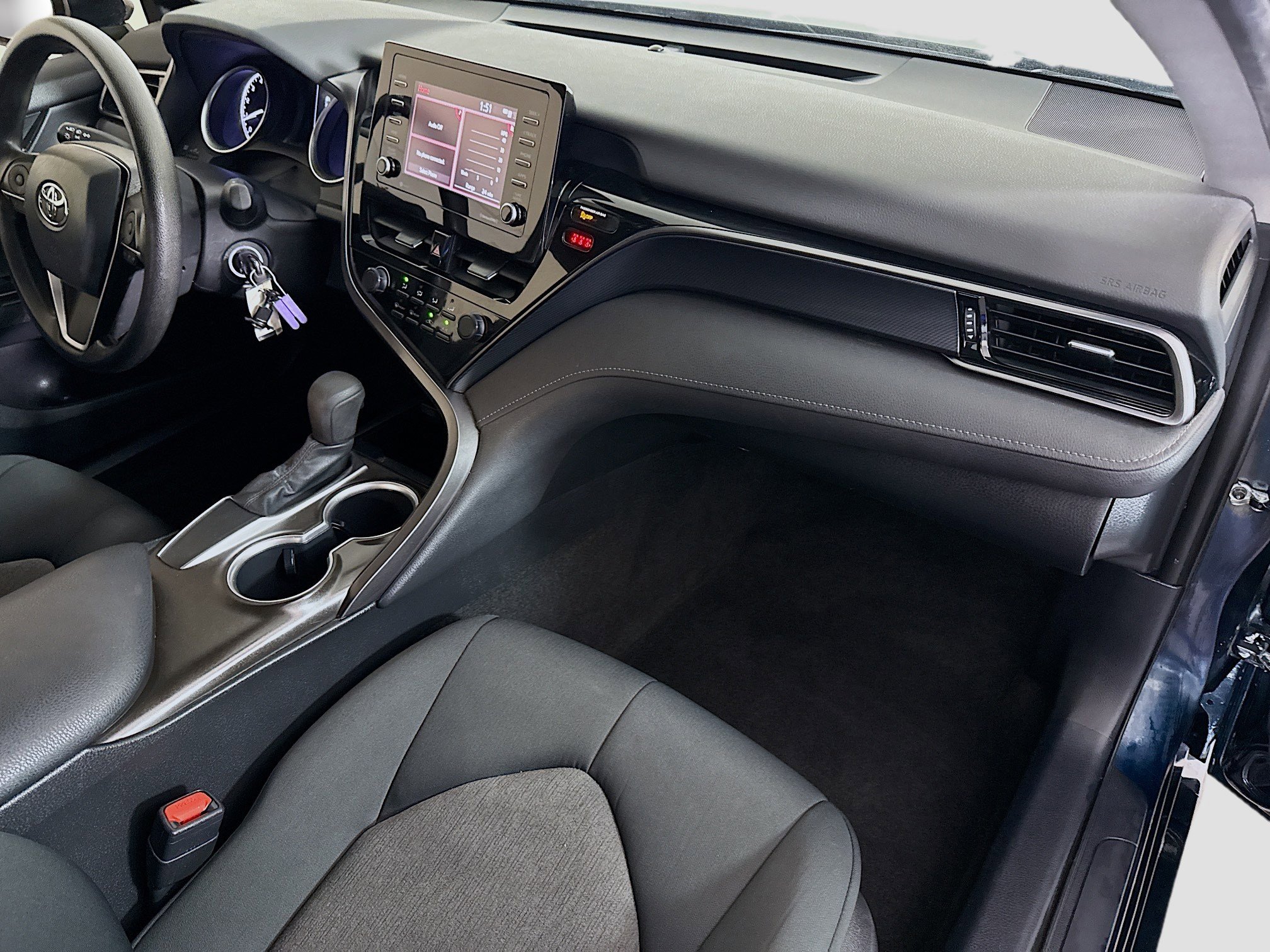 Used 2021 Toyota Camry LE image 29