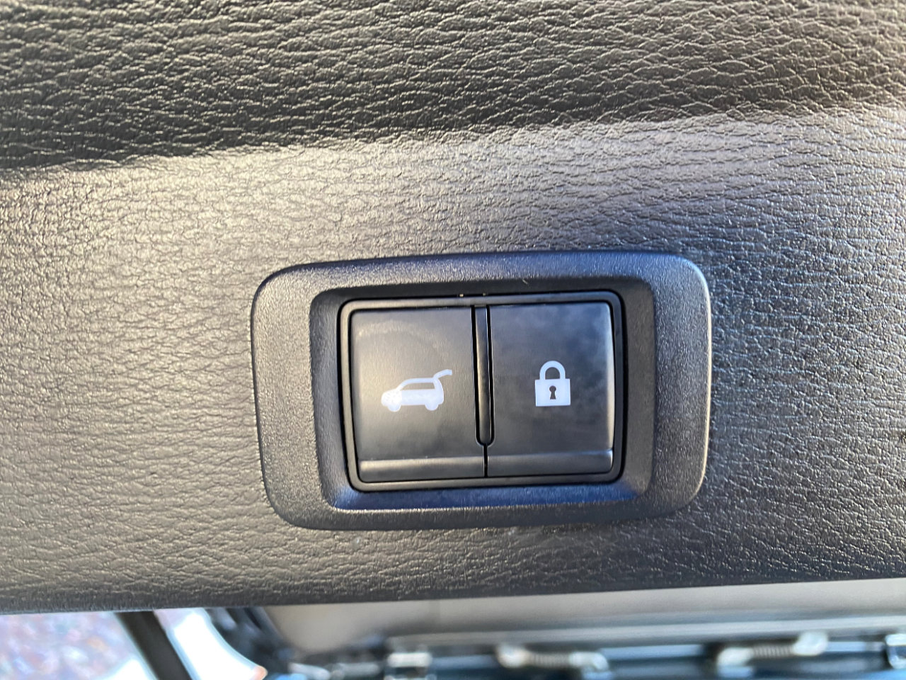 Used 2024 Mitsubishi Outlander SE Black Edition image 6