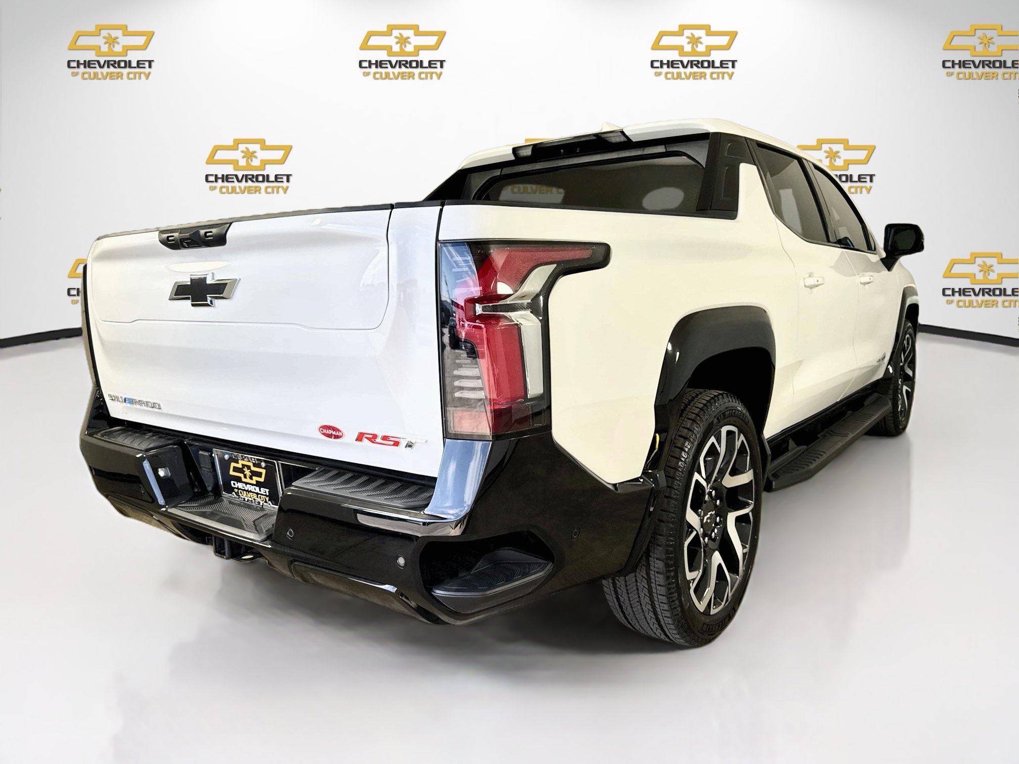 Used 2025 Chevrolet Silverado EV RST AWD/4WD image 8