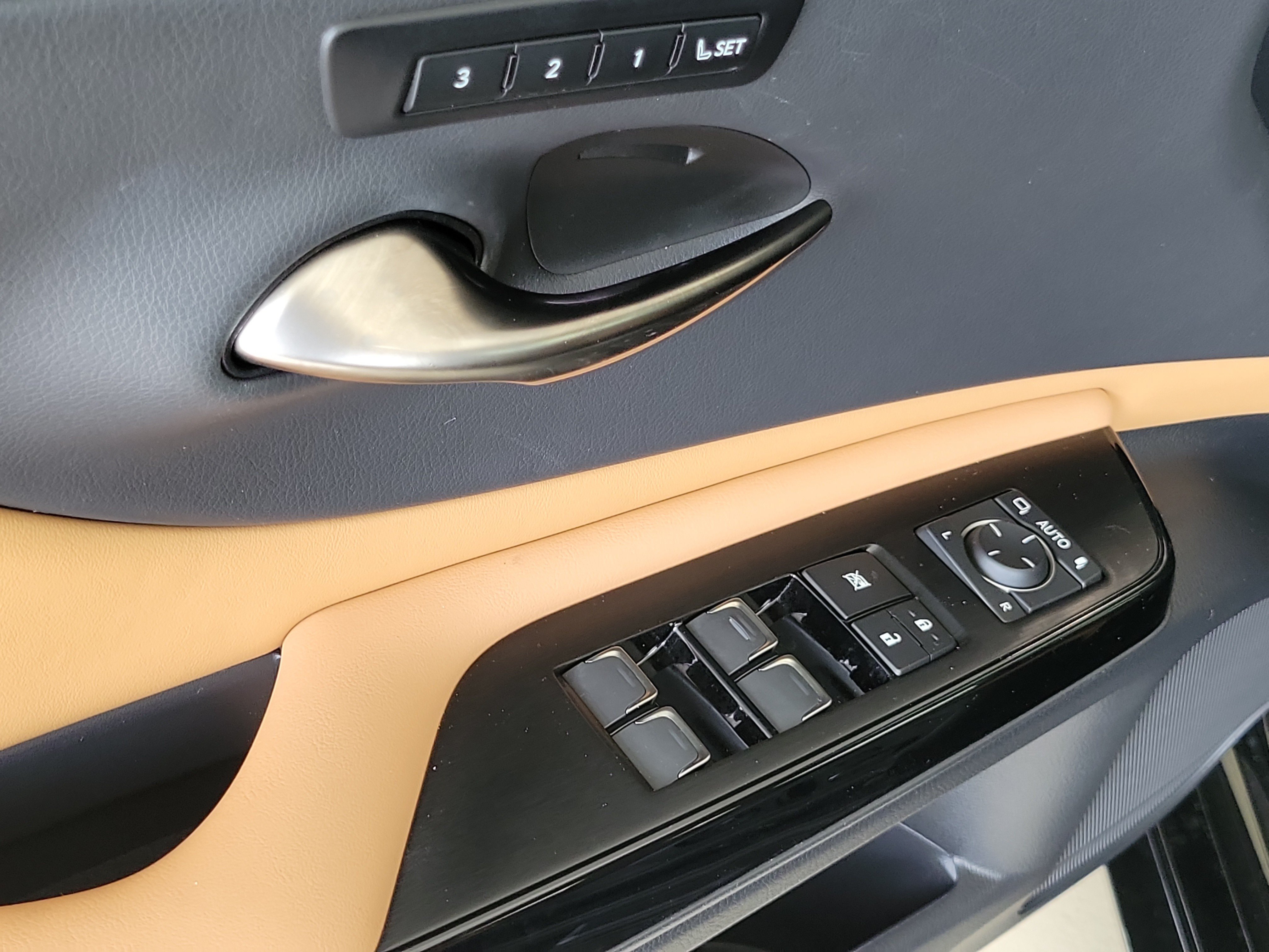 Used 2024 Lexus ES 300h w/ Technology Package FWD image 22