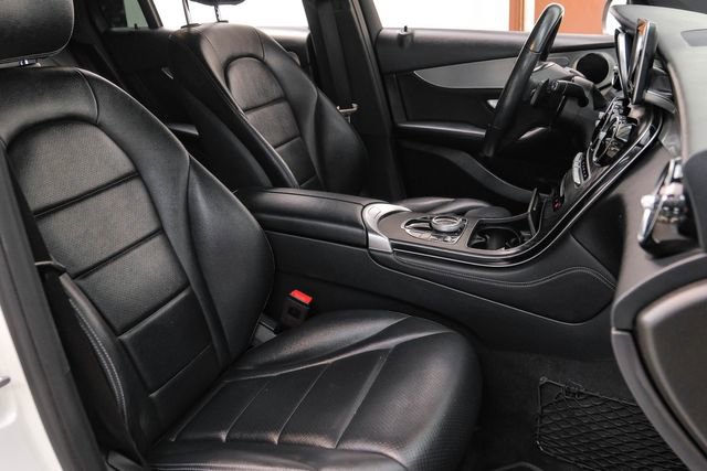 Used 2019 Mercedes-Benz GLC 300 w/ Premium Package image 29