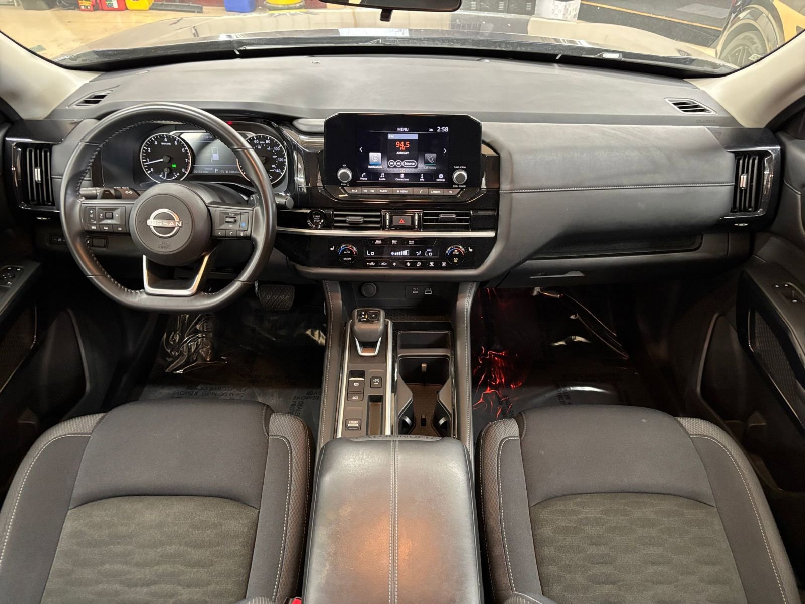 Used 2025 Nissan Pathfinder SV FWD image 36