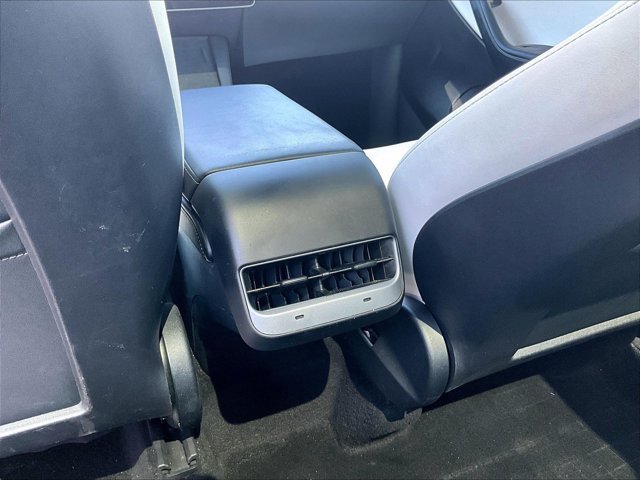 Used 2022 Tesla Model Y Long Range AWD/4WD image 23