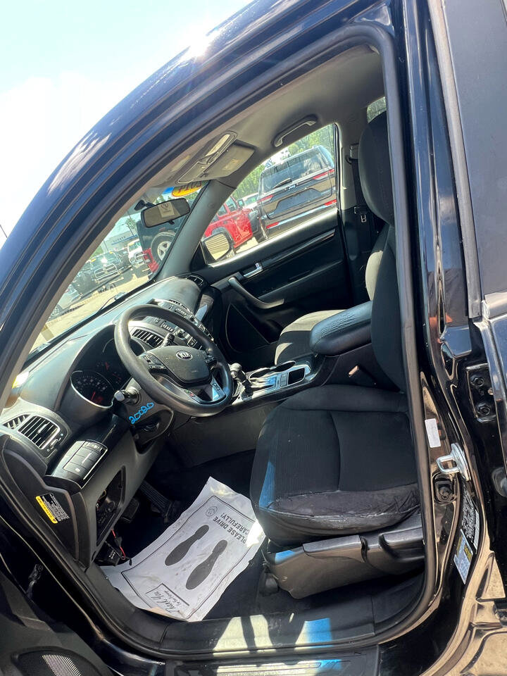 Used 2014 Kia Sorento LX image 9