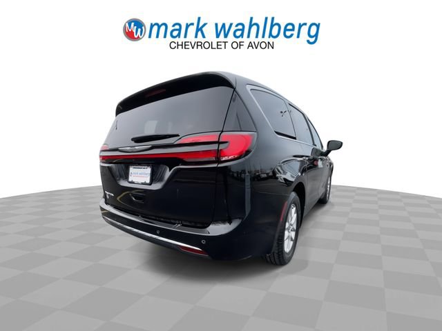 Used 2024 Chrysler Pacifica Touring-L image 8