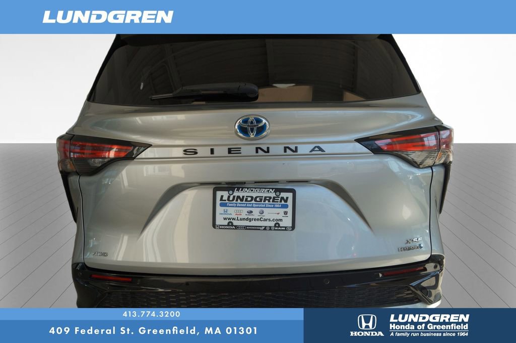 Used 2022 Toyota Sienna XSE w/ XSE Plus Package AWD/4WD image 6