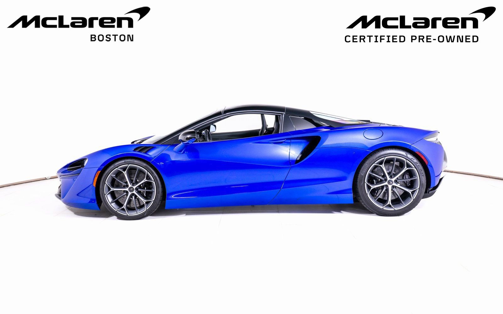 Used 2025 McLaren Artura Spider image 3