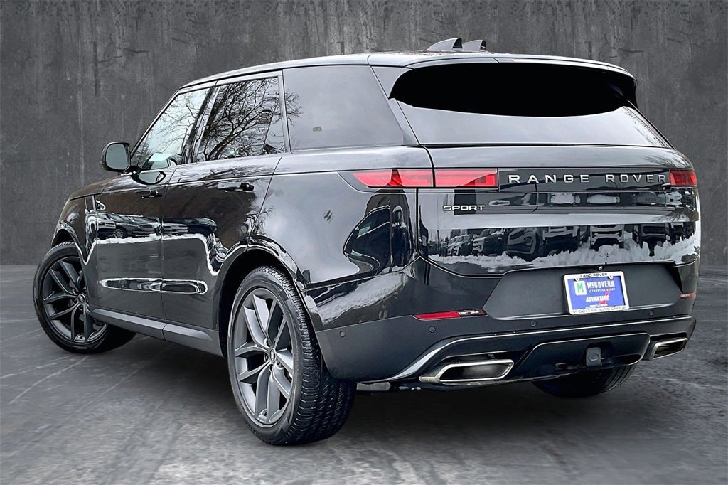 Used 2024 Land Rover Range Rover Sport SE image 4