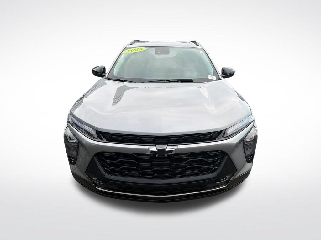 Used 2024 Chevrolet Trax ACTIV w/ Sunroof Package FWD image 2