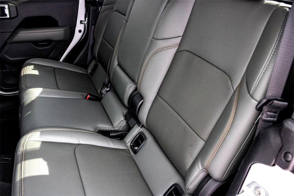 New 2025 Jeep Gladiator Mojave w/ Dual Top Group image 19