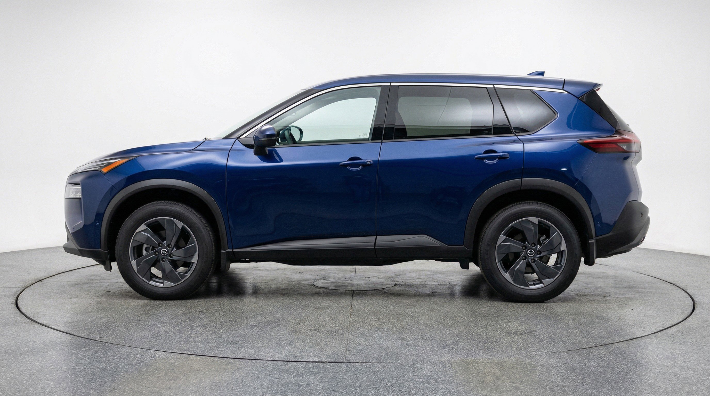 Used 2025 Nissan Rogue SV image 5