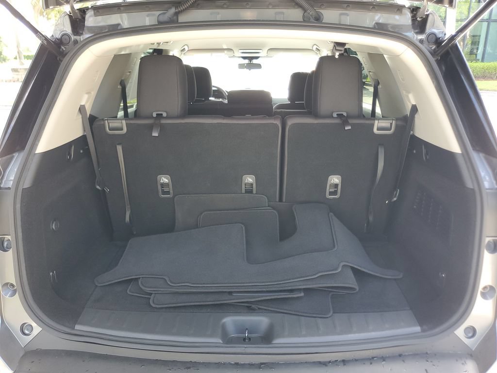 Certified 2022 Nissan Pathfinder SV w/ SV Black Package FWD image 9
