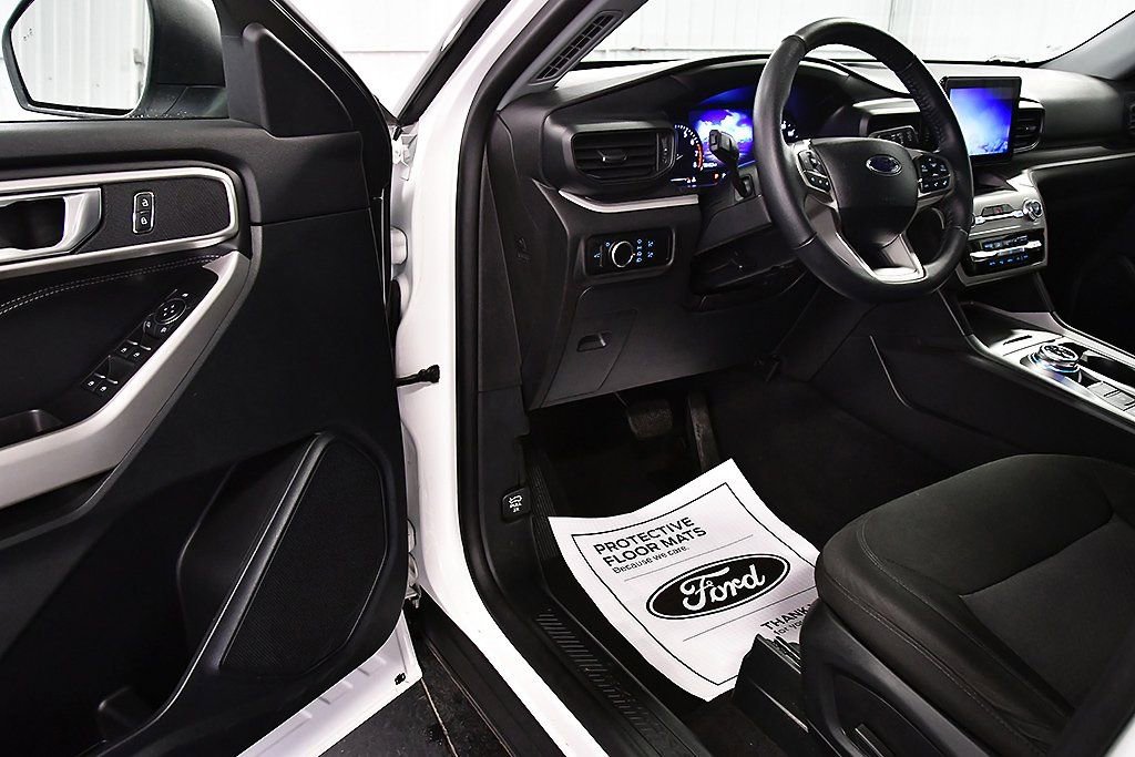 Used 2024 Ford Explorer XLT w/ Class IV Trailer Tow Package image 16