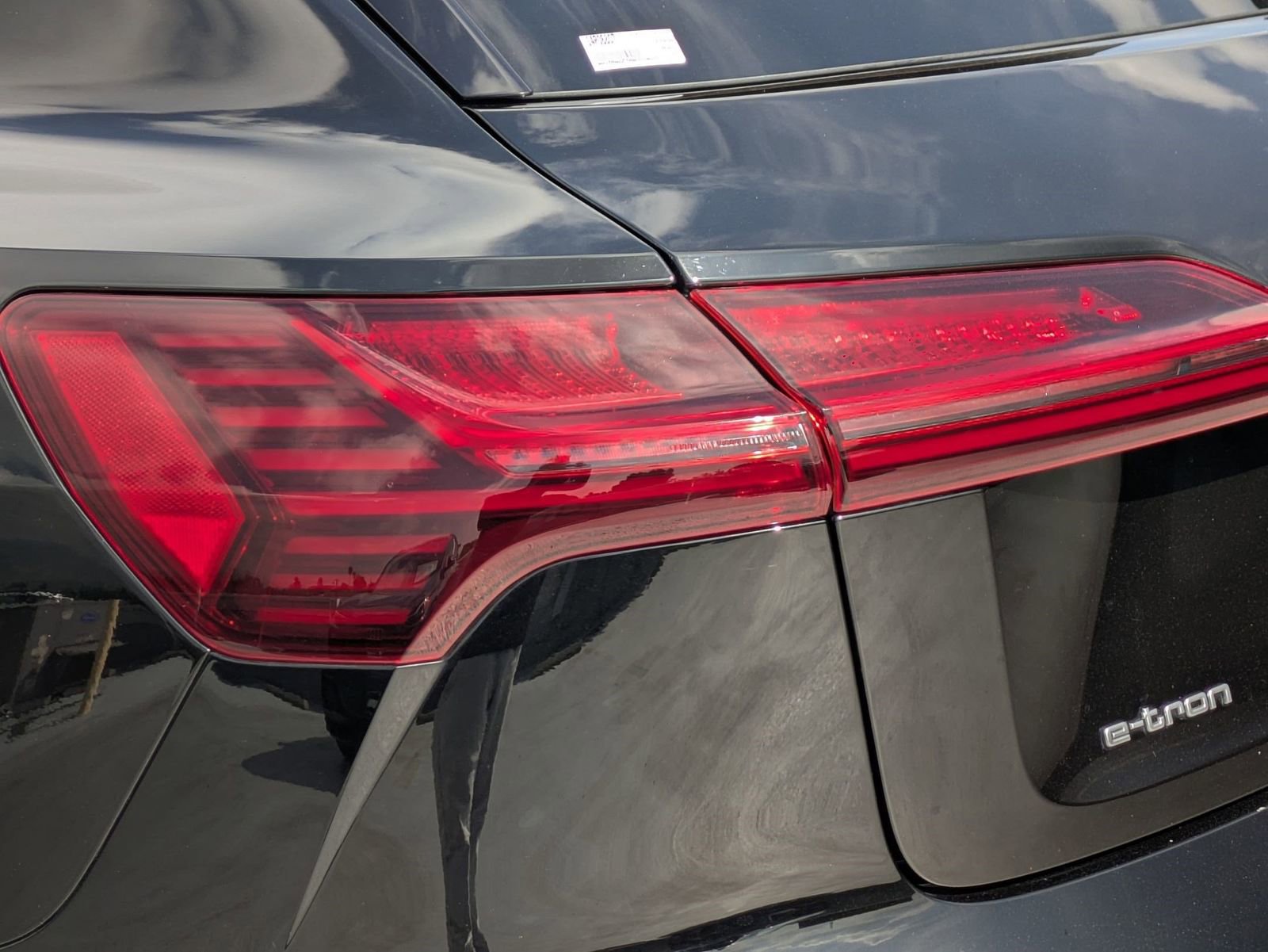 Used 2022 Audi e-tron Premium image 18