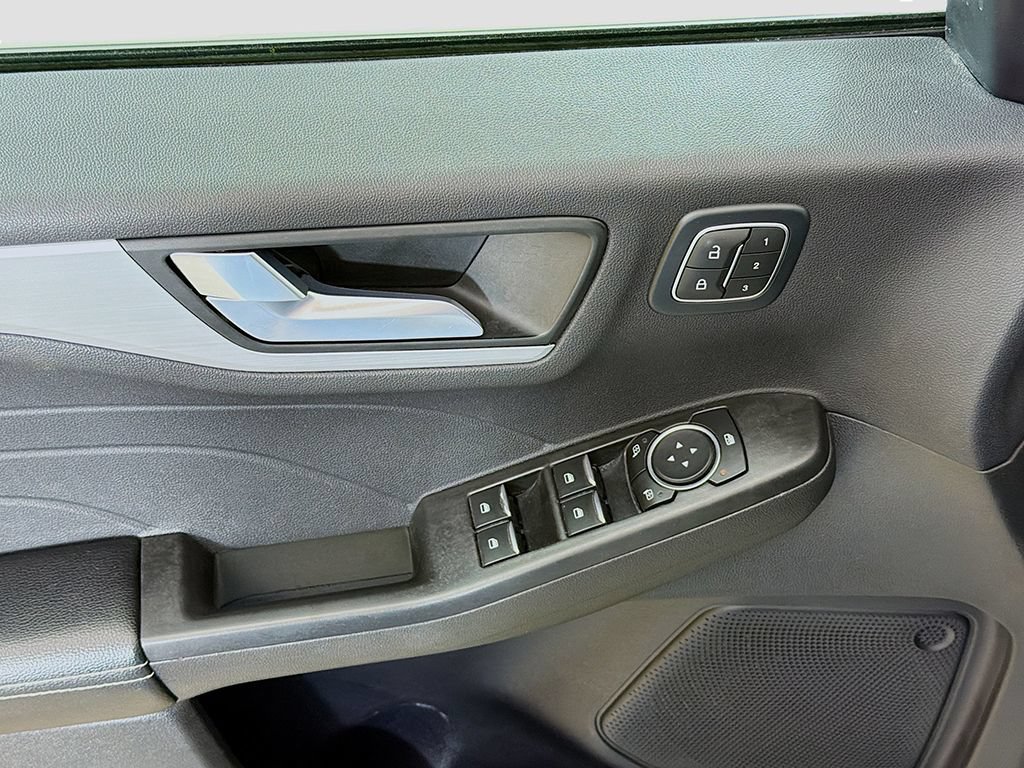 Used 2024 Ford Escape Platinum AWD/4WD image 27